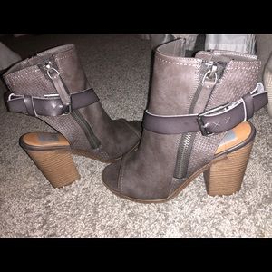 grey booties